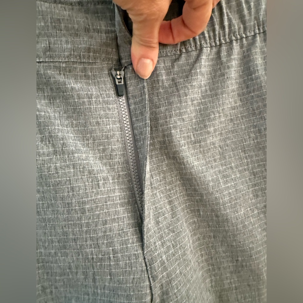 Men's Oakley Adventure Chino Gray Shorts, 34 Waist, NWT - Picture 11 of 12